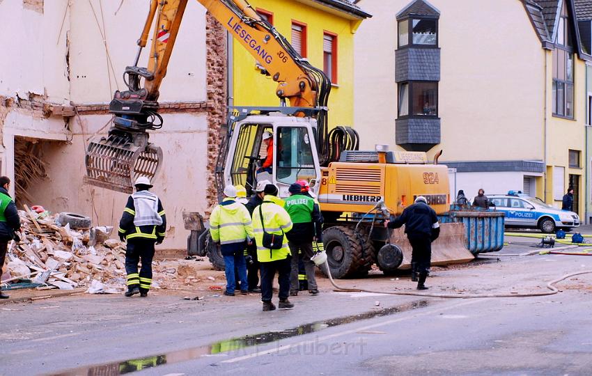 Hausexplosion Bruehl bei Koeln Pingsdorferstr P526.JPG